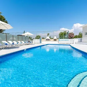 https://villa-amelia-by-ezoria.hotelsatayianapa.com